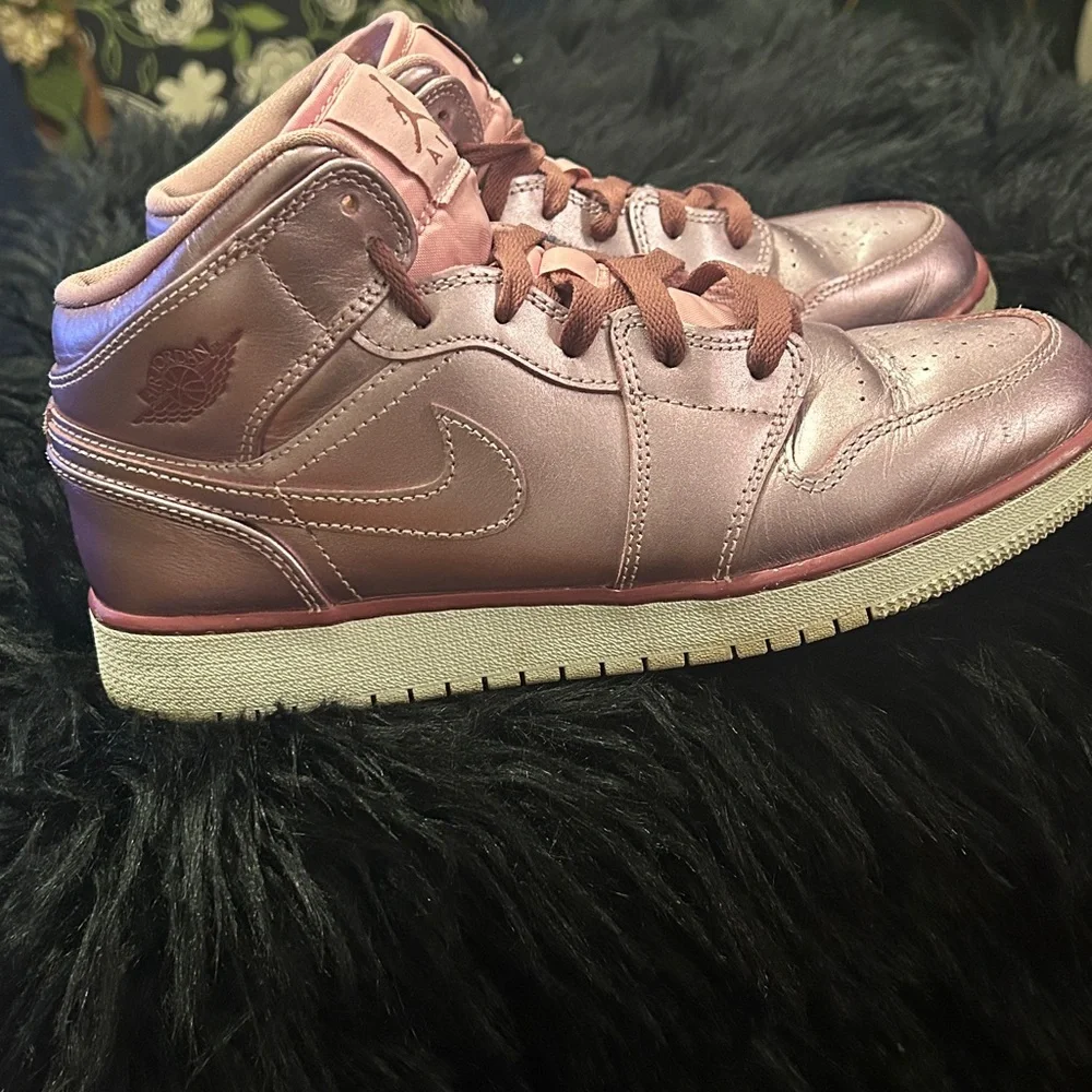 Air Jordan 1 Mid SE GS 'Metallic Pink Rose' Sz 8Y Big Kids HTF sz